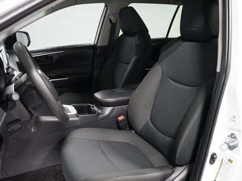 Certified 2025 Toyota RAV4 LE image 25