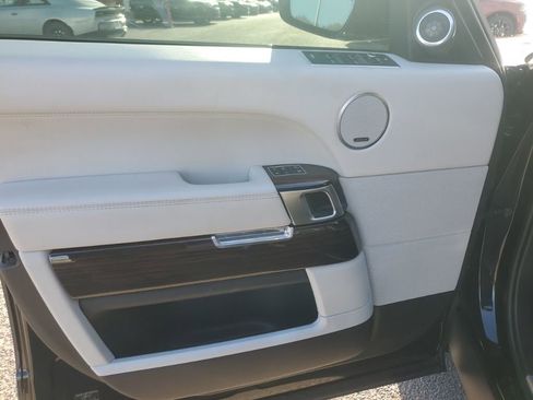 Used 2016 Land Rover Range Rover HSE image 11