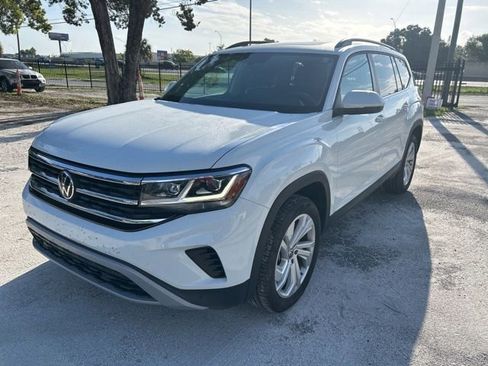 Used 2023 Volkswagen Atlas SE w/ Panoramic Sunroof Package FWD image 2
