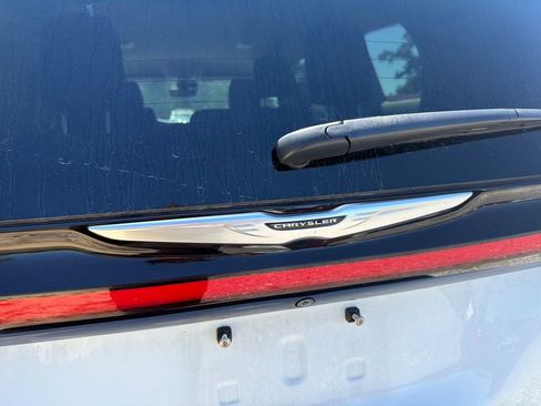 Used 2024 Chrysler Pacifica Limited FWD image 20