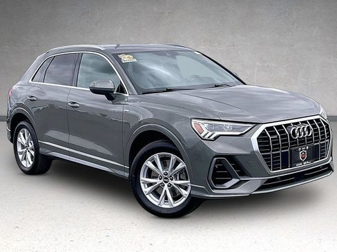 Used 2022 Audi Q3 2.0T Premium Plus w/ Premium Plus Package AWD/4WD image 2