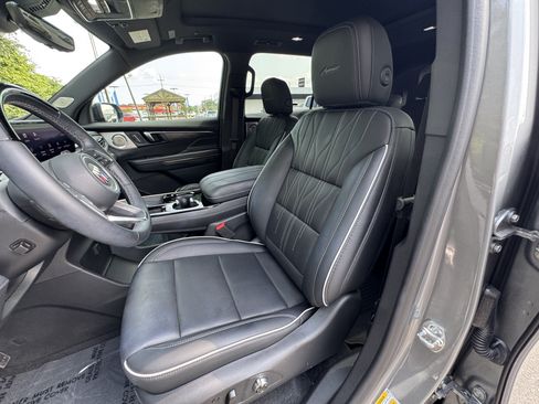 Used 2025 Buick Enclave Avenir w/ Super Cruise Package FWD image 15