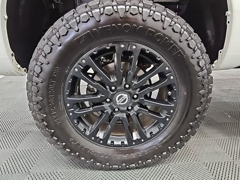 Used 2018 Nissan Titan SL w/ Midnight Edition image 48