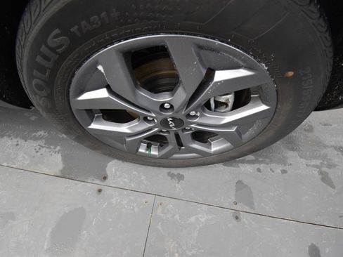 Used 2024 Kia Seltos LX image 9