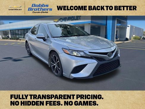 Used 2020 Toyota Camry SE FWD image 1