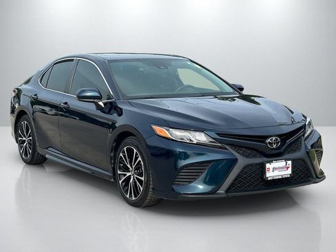 Used 2019 Toyota Camry SE FWD image 3