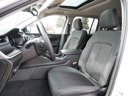 Used 2023 Jeep Grand Cherokee Laredo image 33