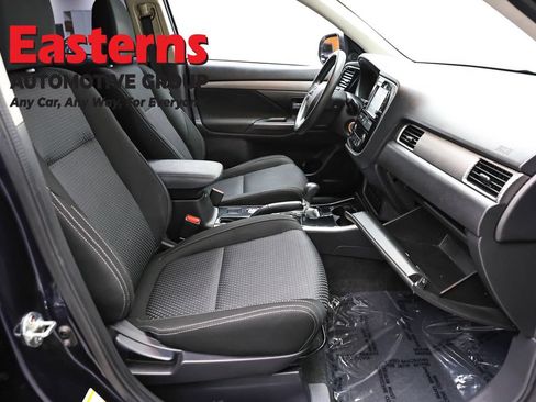 Used 2018 Mitsubishi Outlander AWD image 22