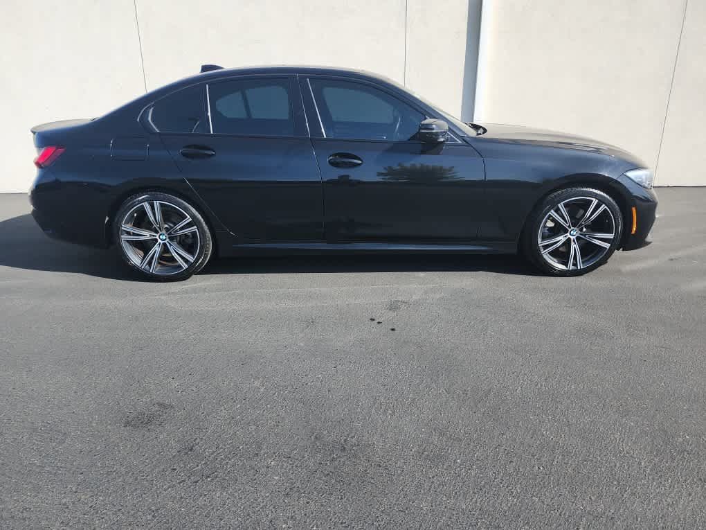 Used 2022 BMW 330i xDrive Sedan w/ M Sport Package AWD/4WD image 3