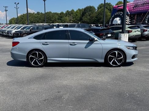 Used 2022 Honda Accord Sport image 2
