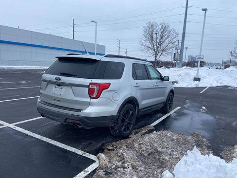 Used 2019 Ford Explorer XLT w/ Equipment Group 202A image 5