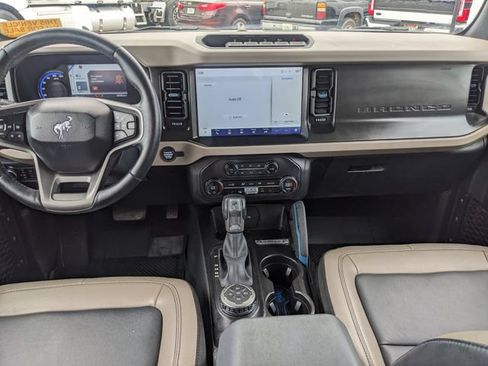 Used 2023 Ford Bronco Wildtrak AWD/4WD image 16
