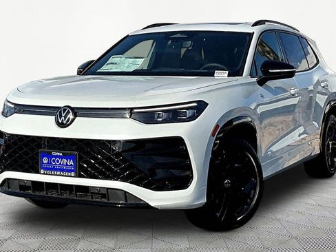 New 2026 Volkswagen Tiguan SE R-Line image 3