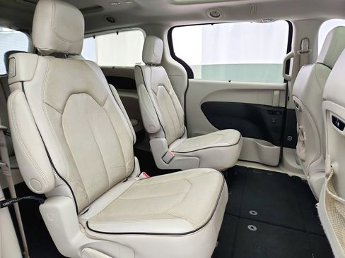 Used 2021 Chrysler Pacifica Limited w/ Premium & Safety Sphere Group AWD/4WD image 36