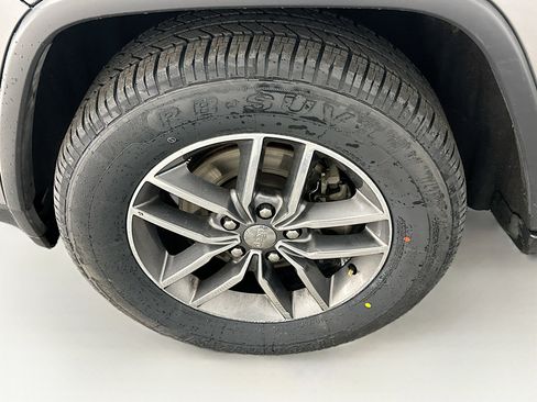 Used 2017 Jeep Grand Cherokee Limited image 11