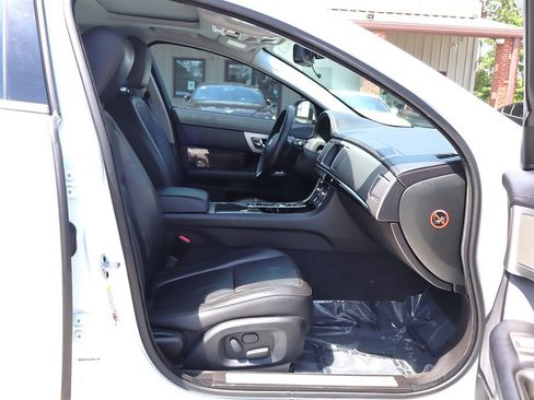 Used 2011 Jaguar XF RWD image 18
