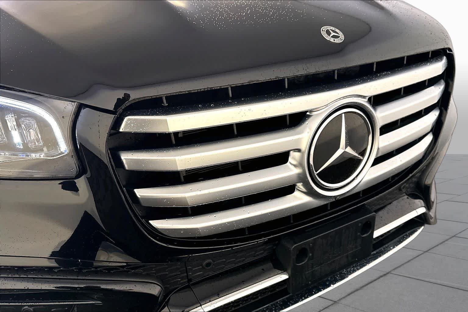 Used 2024 Mercedes-Benz GLS 450 4MATIC image 32