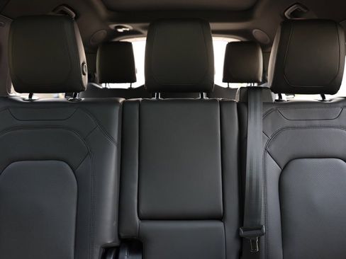 Used 2024 Land Rover Defender 130 V8 image 6