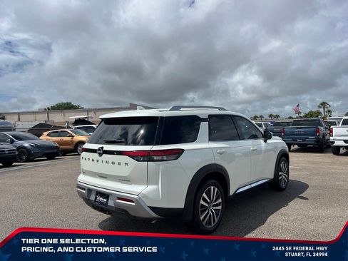Used 2022 Nissan Pathfinder Platinum w/ Cargo Package FWD image 7