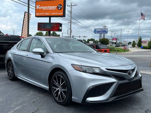 Used 2023 Toyota Camry SE FWD image 2