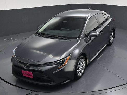 Used 2025 Toyota Corolla LE FWD image 17