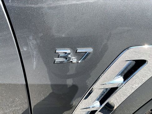 Used 2017 INFINITI QX70 AWD w/ Premium Package image 8