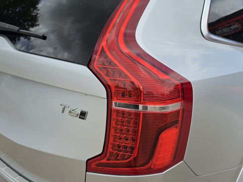 Used 2018 Volvo XC90 T6 Momentum w/ Convenience Package AWD/4WD image 9