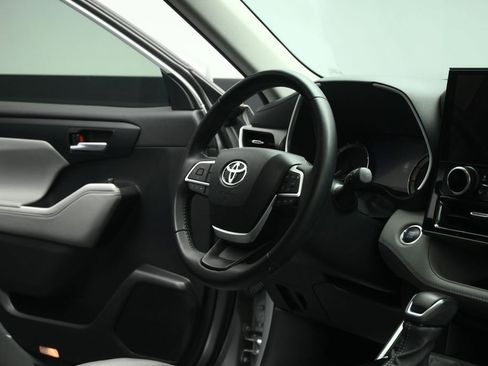 Used 2023 Toyota Highlander XLE FWD image 69