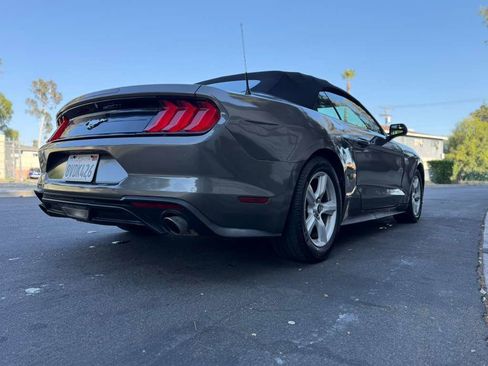 Used 2019 Ford Mustang Convertible RWD image 12