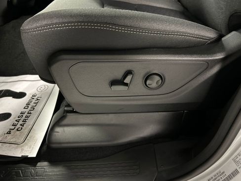 New 2026 RAM 1500 4x4 Crew Cab image 11