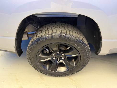 Used 2022 RAM 1500 4x4 Crew Cab image 8