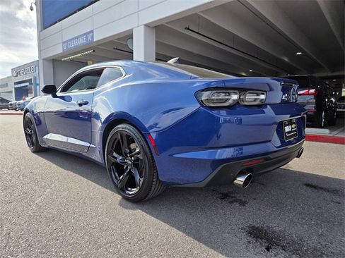 Certified 2021 Chevrolet Camaro LT w/ Technology Package image 4