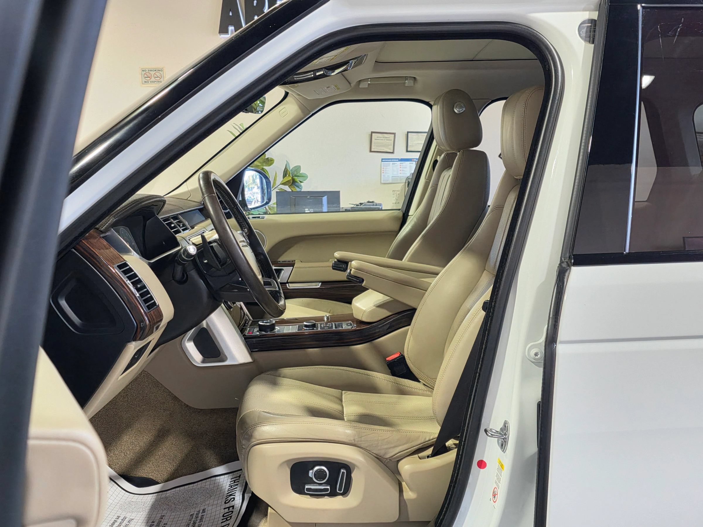 Used 2017 Land Rover Range Rover HSE AWD/4WD image 15