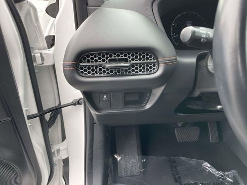 Used 2025 Honda HR-V Sport image 31