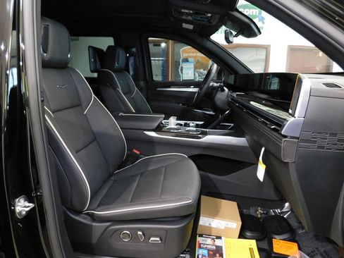Used 2026 Cadillac Escalade ESV Luxury AWD/4WD image 96