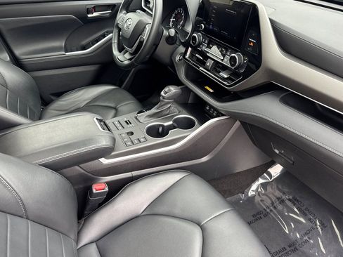 Used 2023 Toyota Highlander XLE image 21