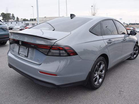 Certified 2025 Honda Accord SE image 9