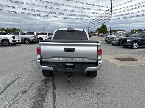 Used 2022 Toyota Tacoma TRD Sport w/ Technology Package AWD/4WD image 18