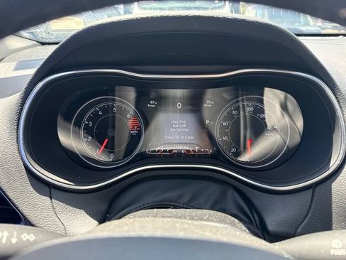 Used 2019 Jeep Cherokee Limited FWD image 10