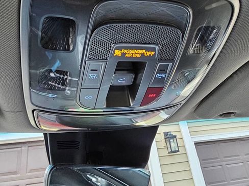 Used 2022 Genesis GV70 2.5T w/ Advanced Package image 8