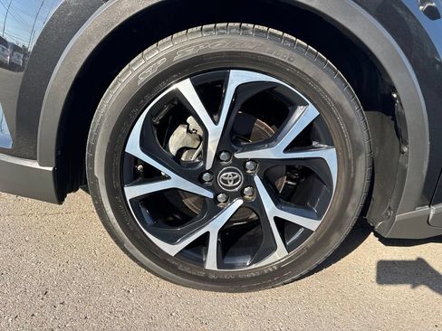 Used 2018 Toyota C-HR XLE FWD image 26