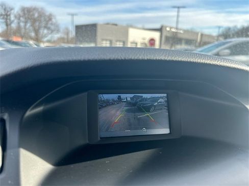 Used 2018 Ford Focus SE w/ SE Appearance Package image 16