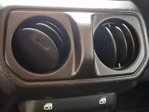 Used 2021 Jeep Gladiator Sport AWD/4WD image 11