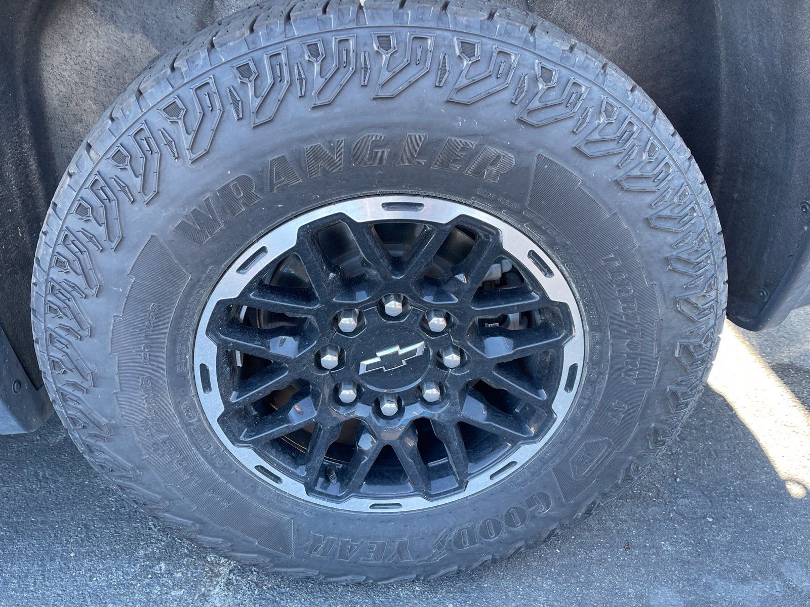 Used 2026 Chevrolet Silverado EV Trail Boss AWD/4WD image 3