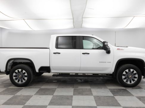 Used 2024 Chevrolet Silverado 2500 Custom w/ Custom Value Package image 17