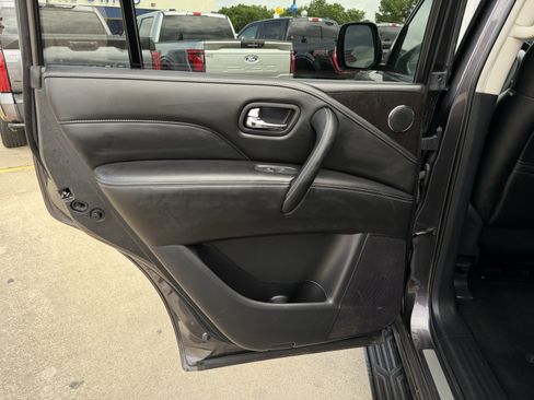Used 2024 INFINITI QX80 Luxe image 16