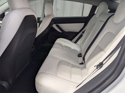 Used 2020 Tesla Model 3 Standard Range image 9