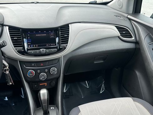 Used 2020 Chevrolet Trax LT FWD image 27