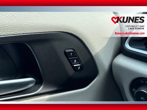 Used 2024 Chrysler Pacifica Touring-L FWD image 35