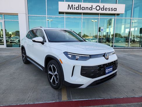 New 2026 Volkswagen Tiguan SE image 1